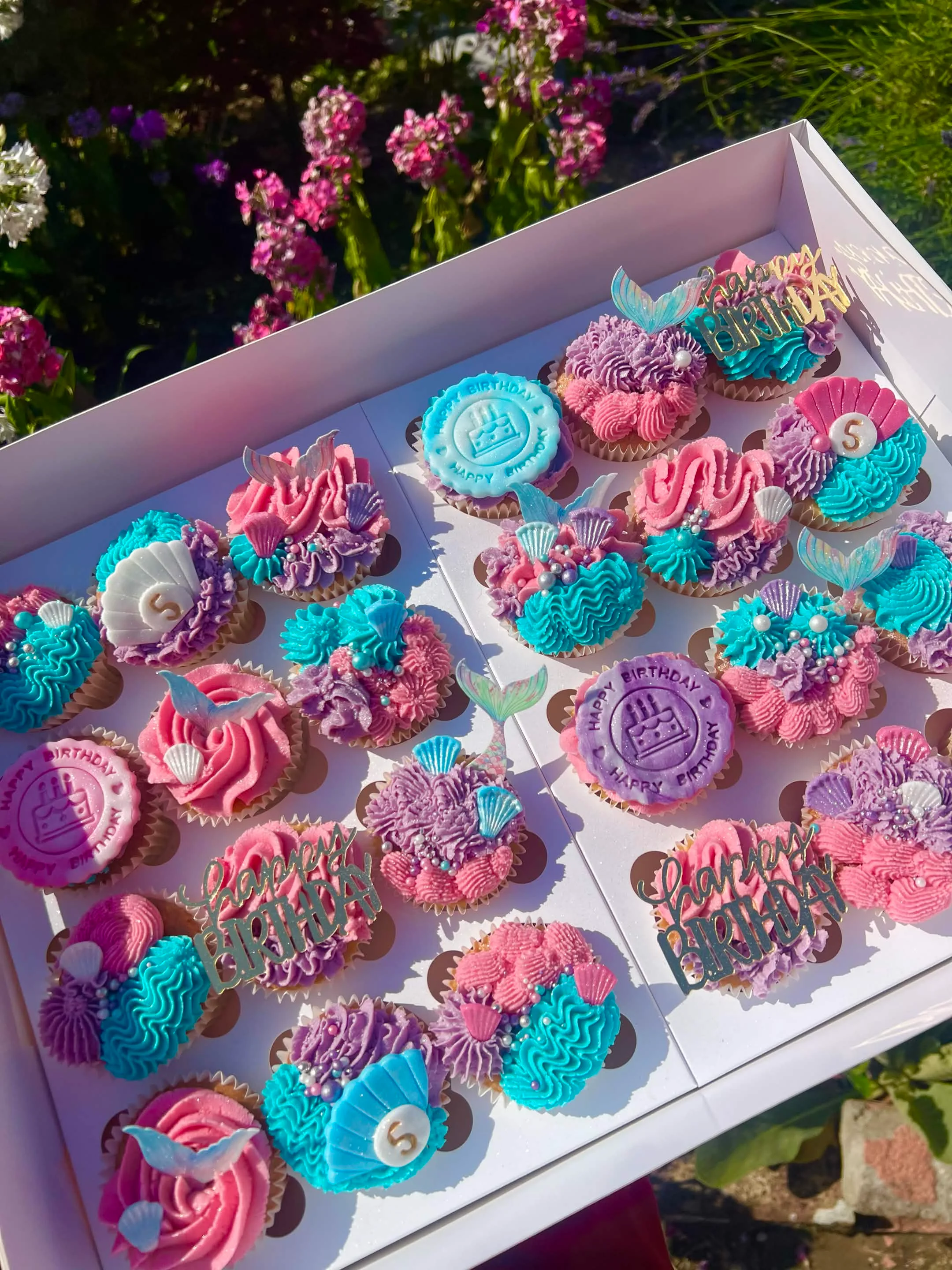 Box of 24 cupcakes